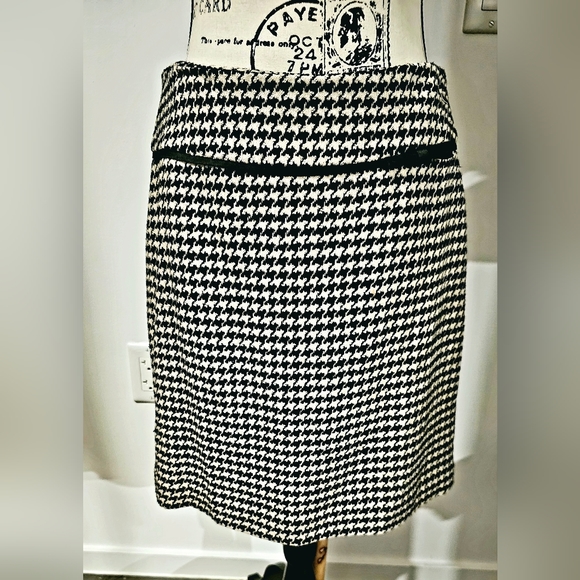 Apostrophe Size 10 Wool Rayon black and white houndstooth skirt, formal, chic, - Picture 7 of 10